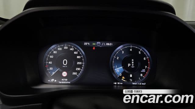 Volvo XC40 2021 — Şəkil 8/20