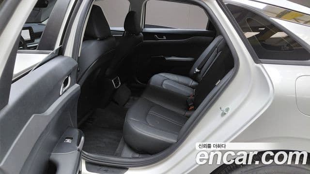Kia K5 2021 — ფოტო 12/20