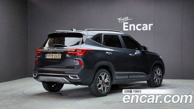Kia Seltos 2022 — ფოტო 2/20