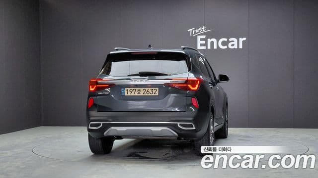 Kia Seltos 2022 — ფოტო 4/20