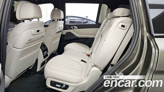 BMW X7 2025 — Photo 17/34