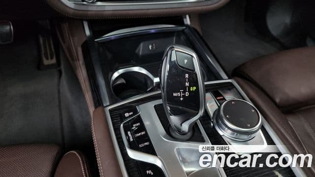 BMW 7 Series 2018 — Фото 9/20