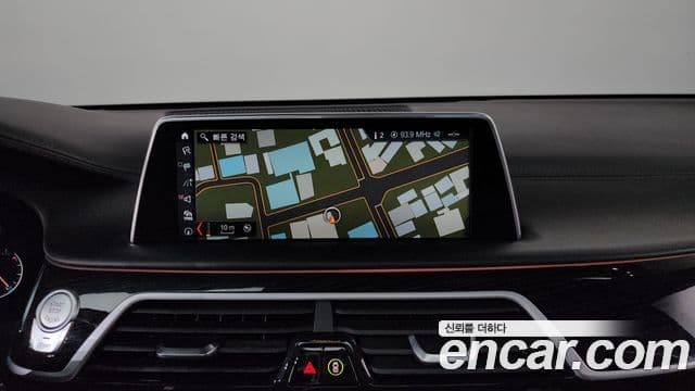 BMW 7 Series 2018 — Фото 11/20
