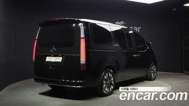 Hyundai Staria 2023 — ფოტო 2/20