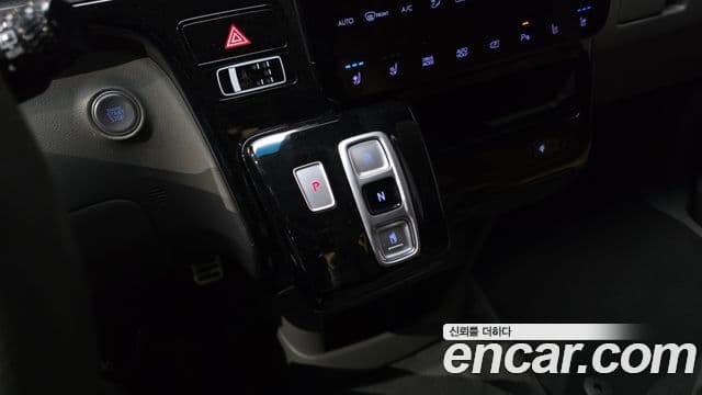 Hyundai Staria 2023 — ფოტო 9/20