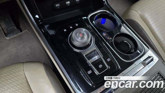 Kia Carnival 2021 — фото 7 из 20