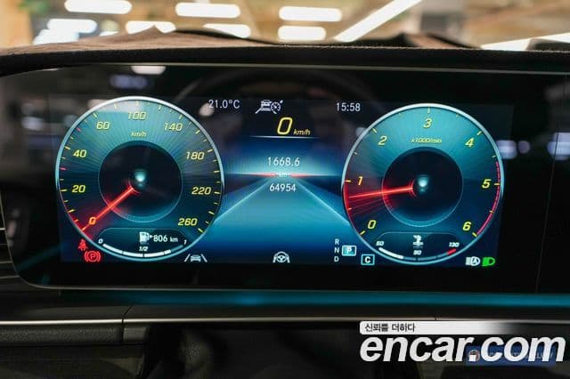 Mercedes-Benz GLE-Class 2022 — ფოტო 6/20