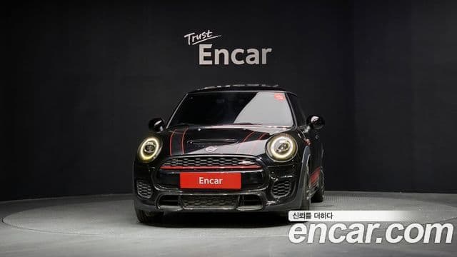 Mini Cooper S 2019 — ფოტო 2/20