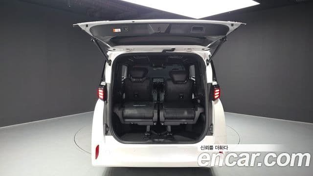 Toyota Alphard 2025 — Photo 21/43