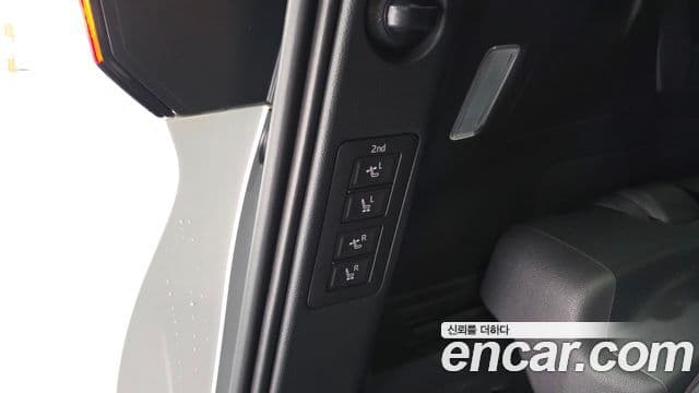 Toyota Alphard 2025 — Photo 8/43