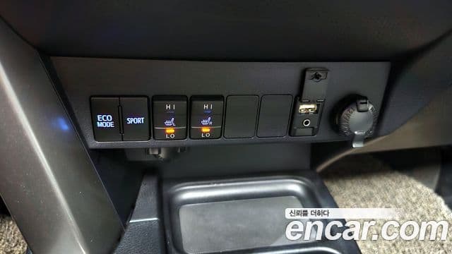 Toyota RAV4 2018 — Şəkil 17/20