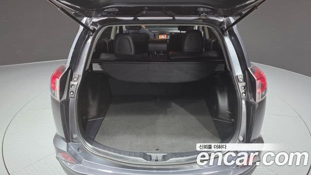 Toyota RAV4 2018 — Şəkil 20/20