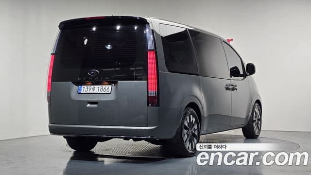 Hyundai Staria 2023 — Şəkil 2/20