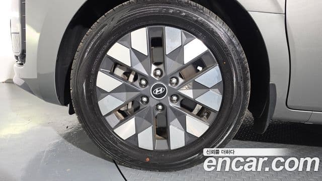 Hyundai Staria 2023 — фото 5 из 20