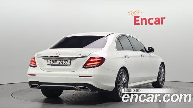 Mercedes-Benz E-Class 2018 — ფოტო 2/20