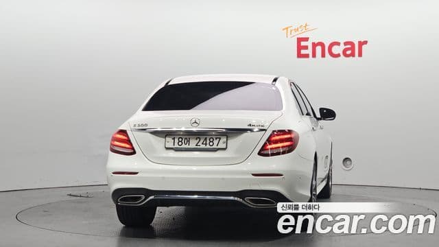 Mercedes-Benz E-Class 2018 — ფოტო 4/20
