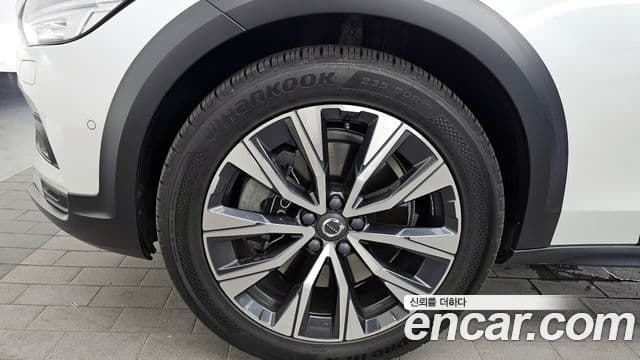 Volvo V90 Cross Country 2021 — ფოტო 5/20