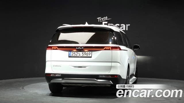 Kia Carnival 2022 — ფოტო 4/20