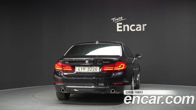 BMW 5 Series 2018 — ფოტო 4/20