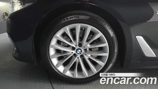 BMW 5 Series 2018 — ფოტო 5/20