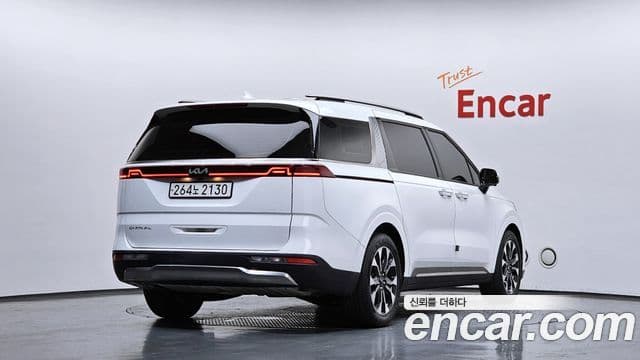 Kia Carnival 2021 — фото 2 из 20
