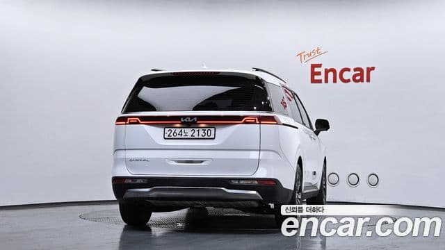 Kia Carnival 2021 — фото 4 из 20
