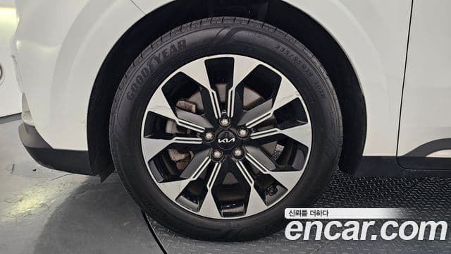 Kia Carnival 2021 — фото 5 из 20
