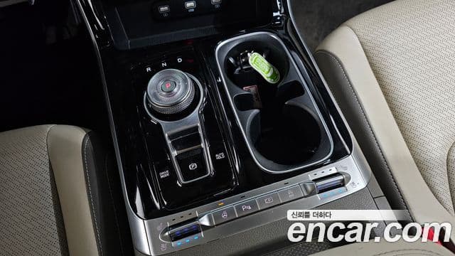 Kia Carnival 2021 — фото 9 из 20