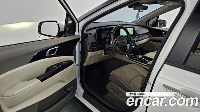 Kia Carnival 2021 — фото 10 из 20