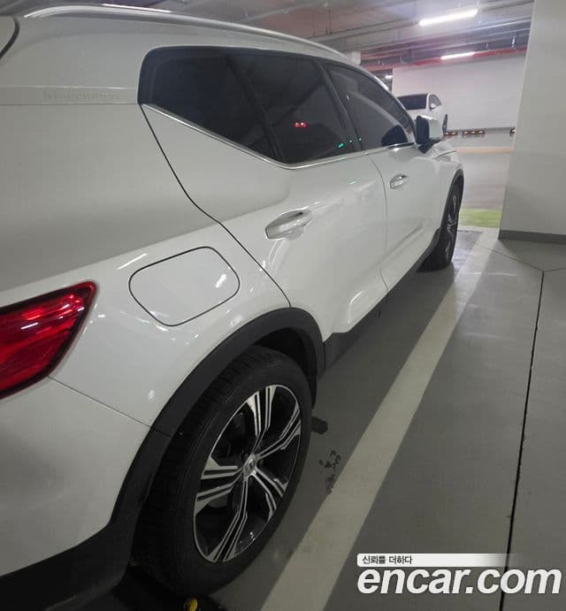Volvo XC40 2020 — ფოტო 2/5