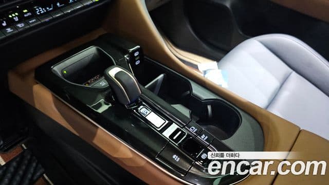Toyota Crown Crossover 2025 — Фото 9/20