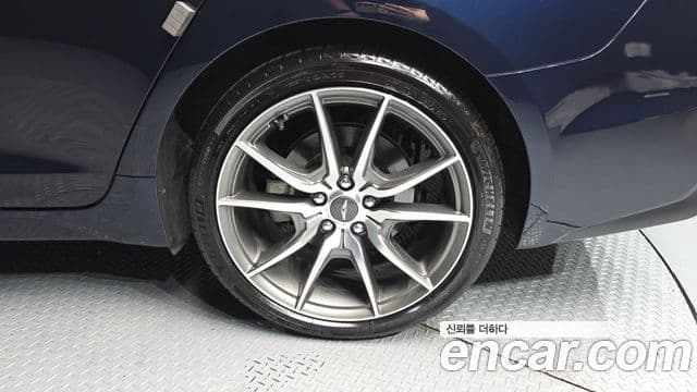 Genesis G70 2019 — Photo 11/35