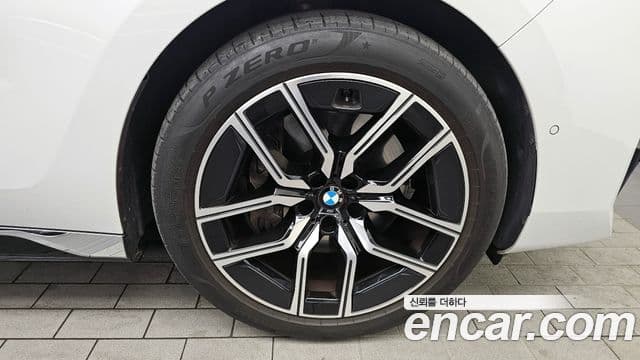 BMW 7 Series 2023 — Photo 22/32