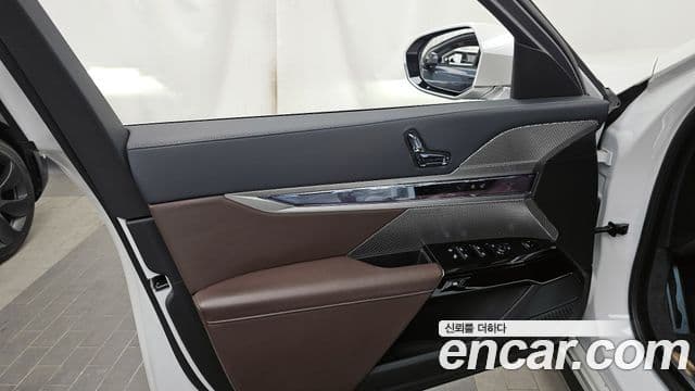 BMW 7 Series 2023 — Photo 5/32
