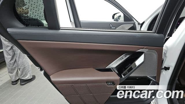 BMW 7 Series 2023 — Photo 14/32