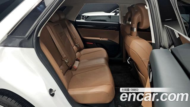 Hyundai Grandeur 2023 — ფოტო 11/20