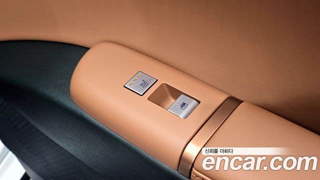 Hyundai Grandeur 2023 — ფოტო 17/20