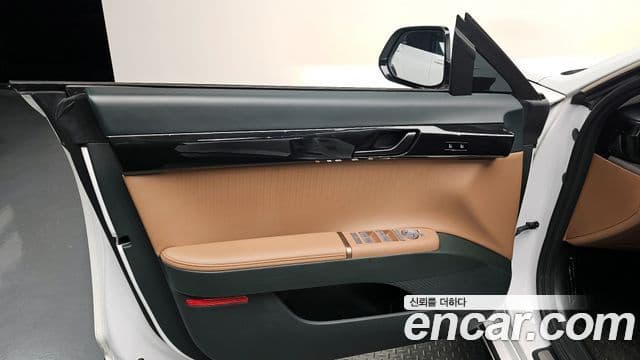 Hyundai Grandeur Hybrid 2023 — Photo 21/30