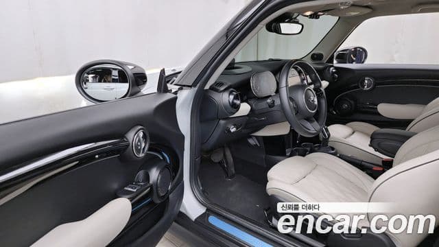 Mini Cooper S 2022 — фото 10 из 20
