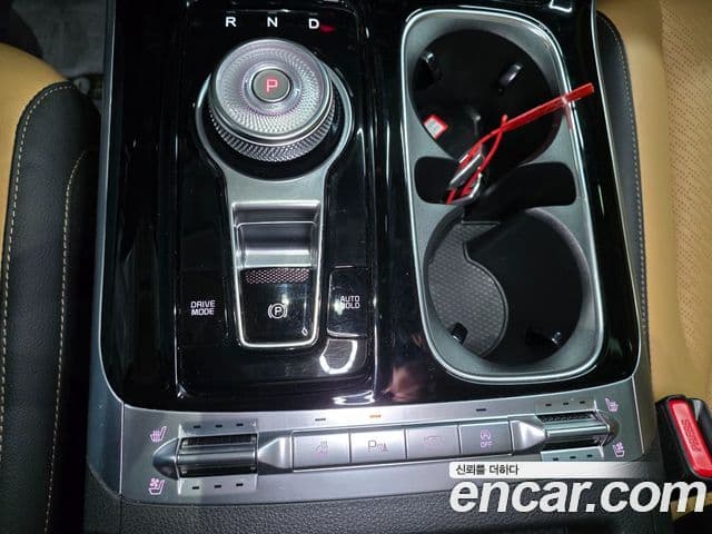 Kia Carnival 2022 — фото 8 из 20