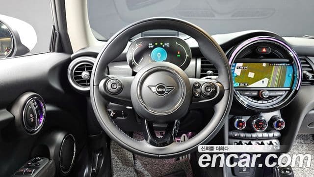 Mini Cooper 2021 — фото 12 из 20