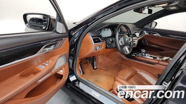 BMW 7 Series 2018 — фото 8 из 20