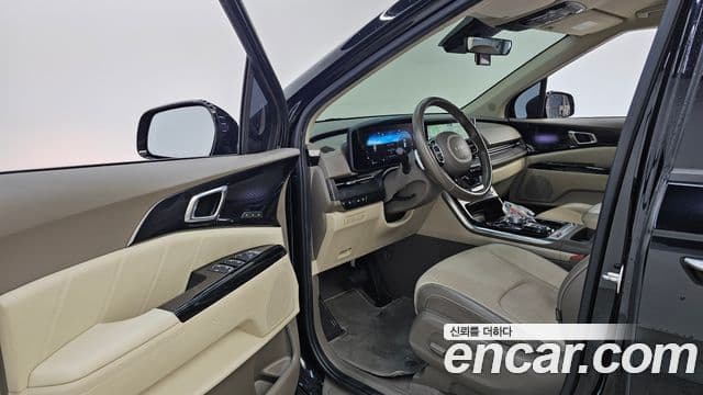 Kia Carnival 2022 — фото 10 из 20