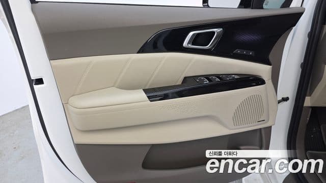 Kia Carnival 2022 — Photo 21/32
