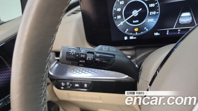 Kia Carnival 2022 — Photo 17/32