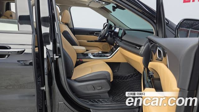Kia Carnival 2023 — ფოტო 11/20