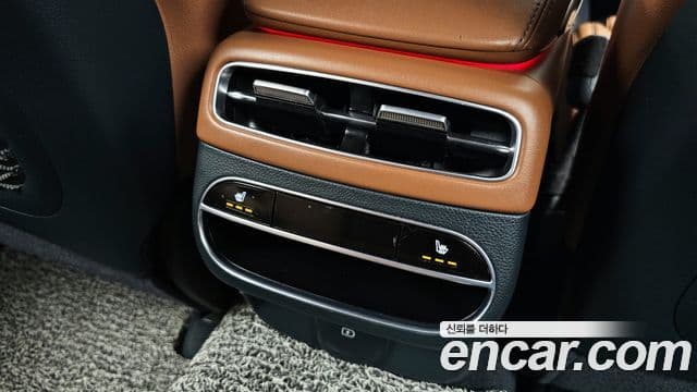 Genesis GV70 2021 — ფოტო 19/20