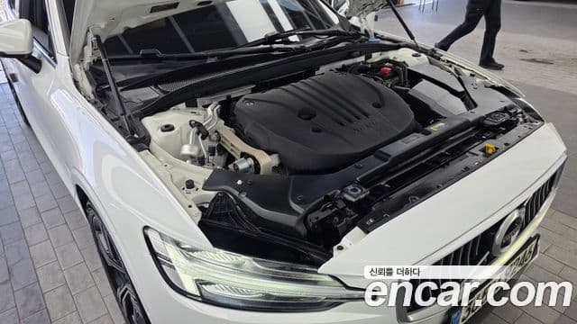 Volvo S60 2021 — ფოტო 6/20