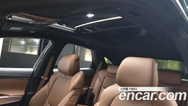 Genesis GV70 2022 — ფოტო 18/20