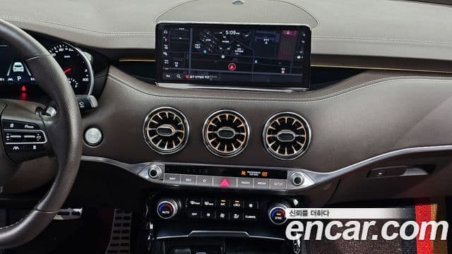 Kia Stinger 2021 — фото 13 из 20